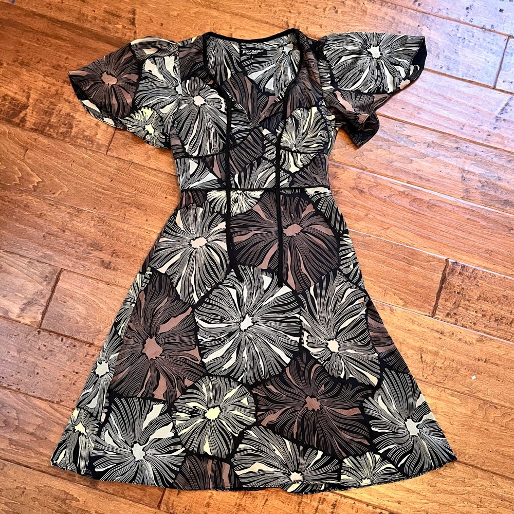 Betsey Johnson Dress Women’s US2 100% Silk Black Silver Floral